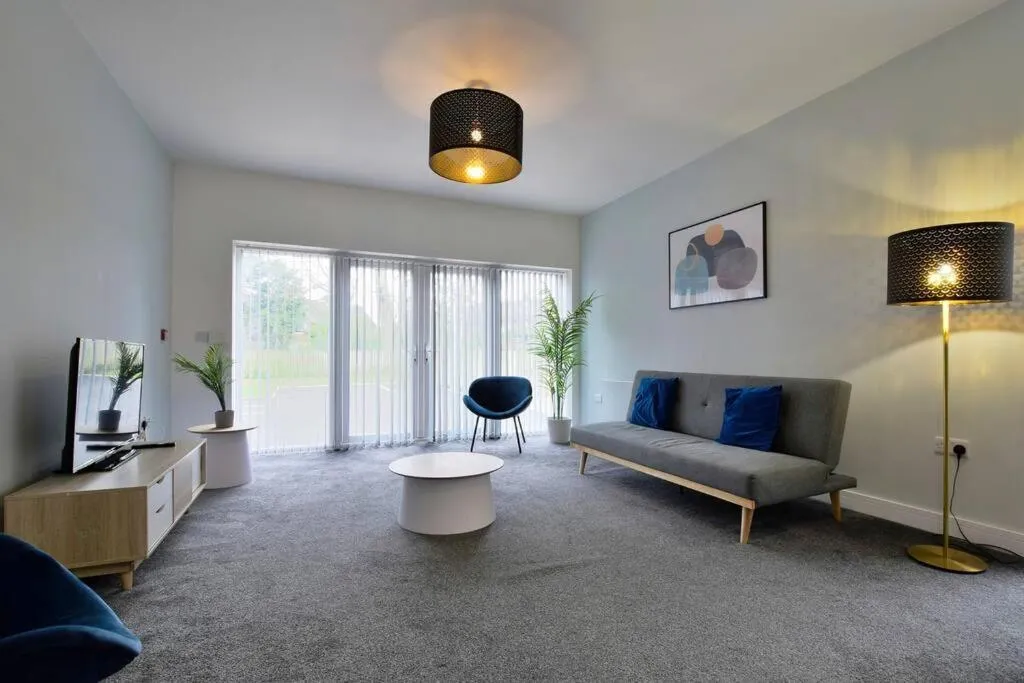 Image of FREE PARKING – Spacious 2-BR close to Salford Royal