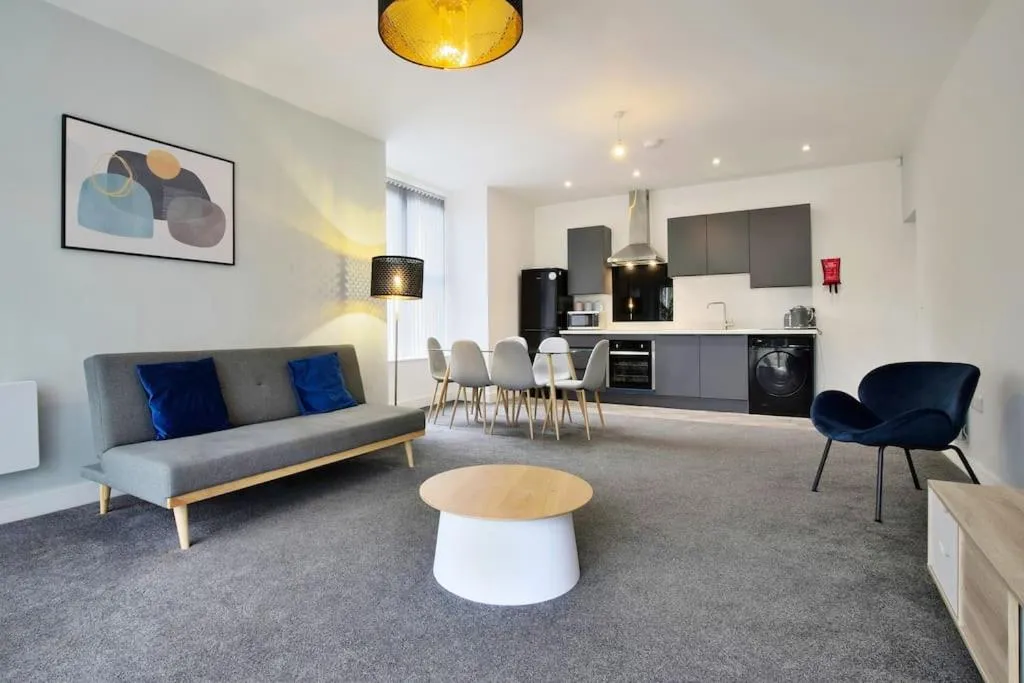 Image 3 of FREE PARKING – Spacious 2-BR close to Salford Royal
