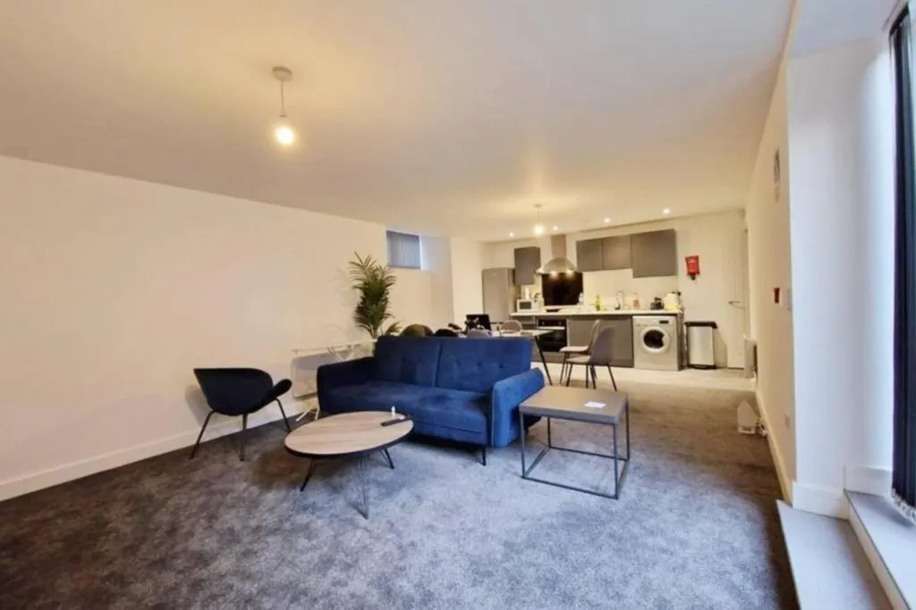 Image 2 of FREE PARKING – Stunning 2-BR near Salford Royal