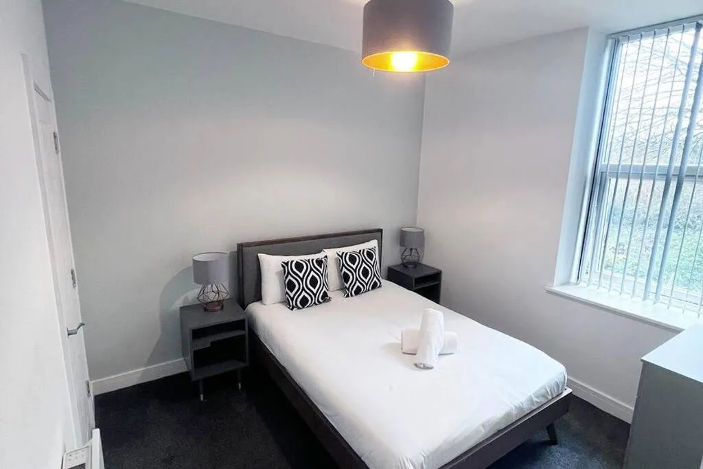 Image 1 of FREE PARKING – Stunning 2-BR near Salford Royal
