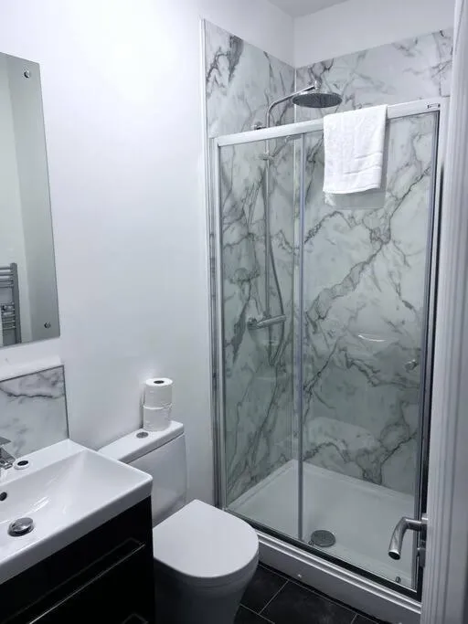 Image 3 of FREE PARKING – Stunning 2-BR near Salford Royal