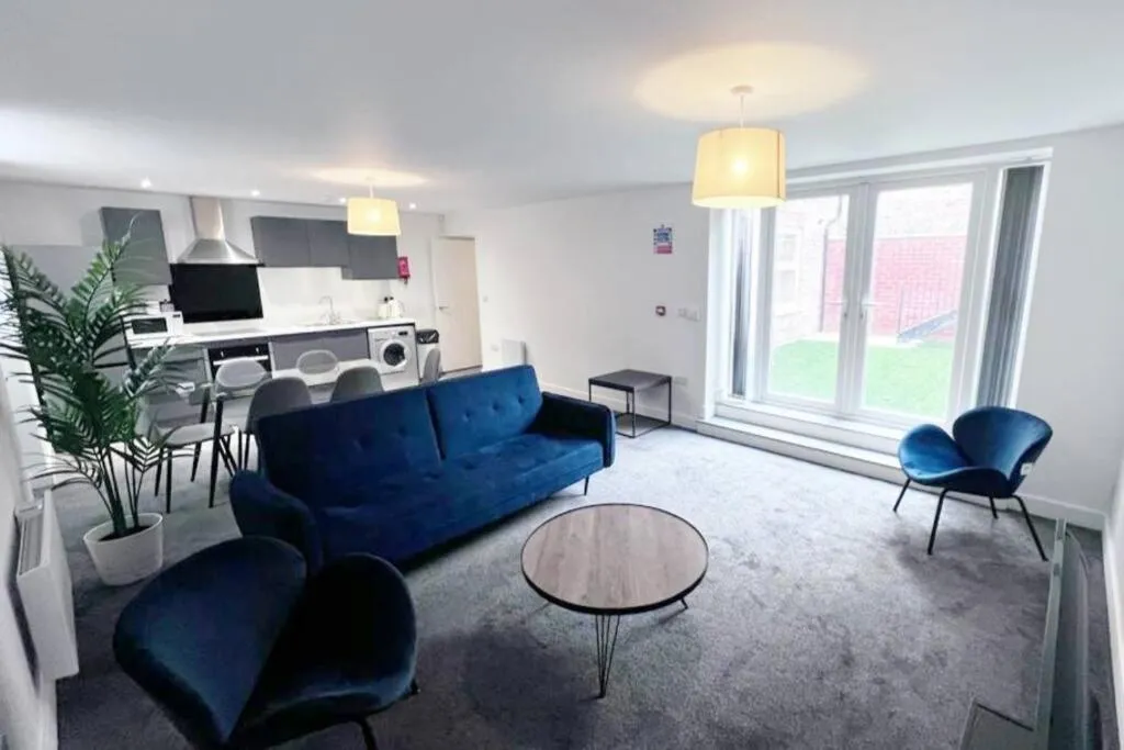 Image 4 of FREE PARKING – Stunning 2-BR near Salford Royal
