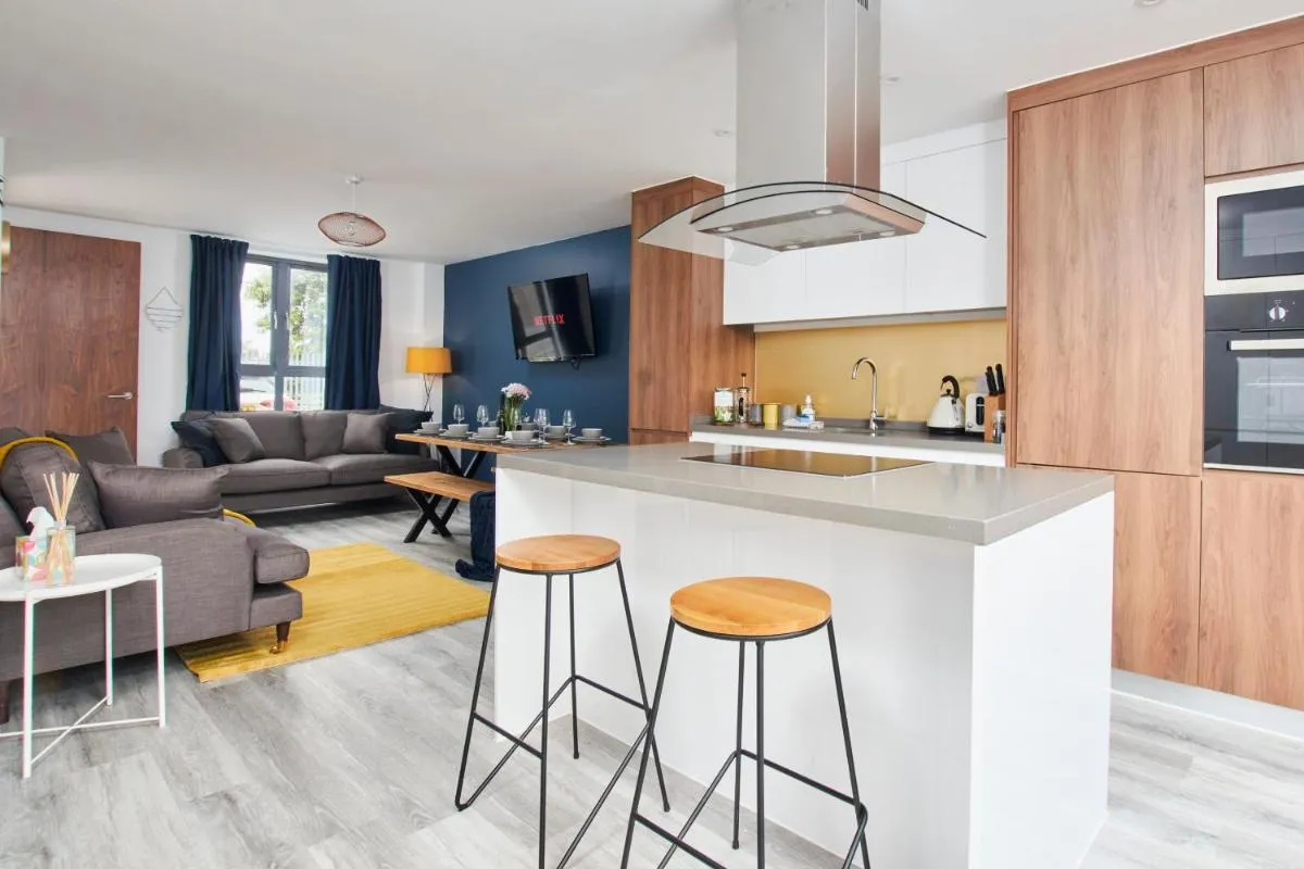 Image 5 of Fabulous 5 Bed House w Parking