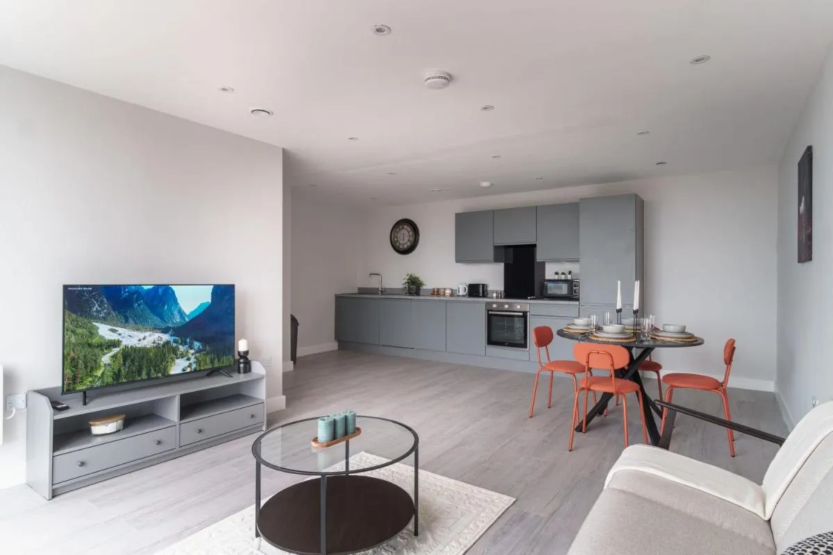 Image 4 of Fantastic 3 Bedroom Manchester Apartment