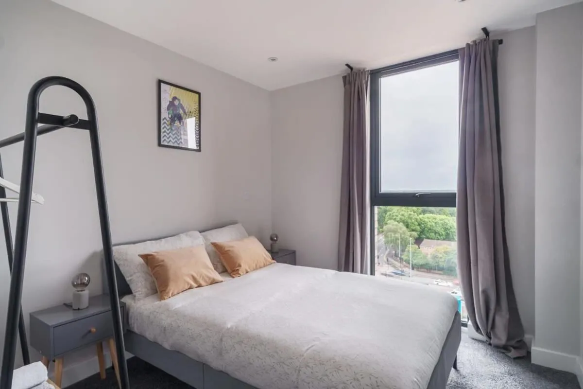 Image 5 of Fantastic 3 Bedroom Manchester Apartment