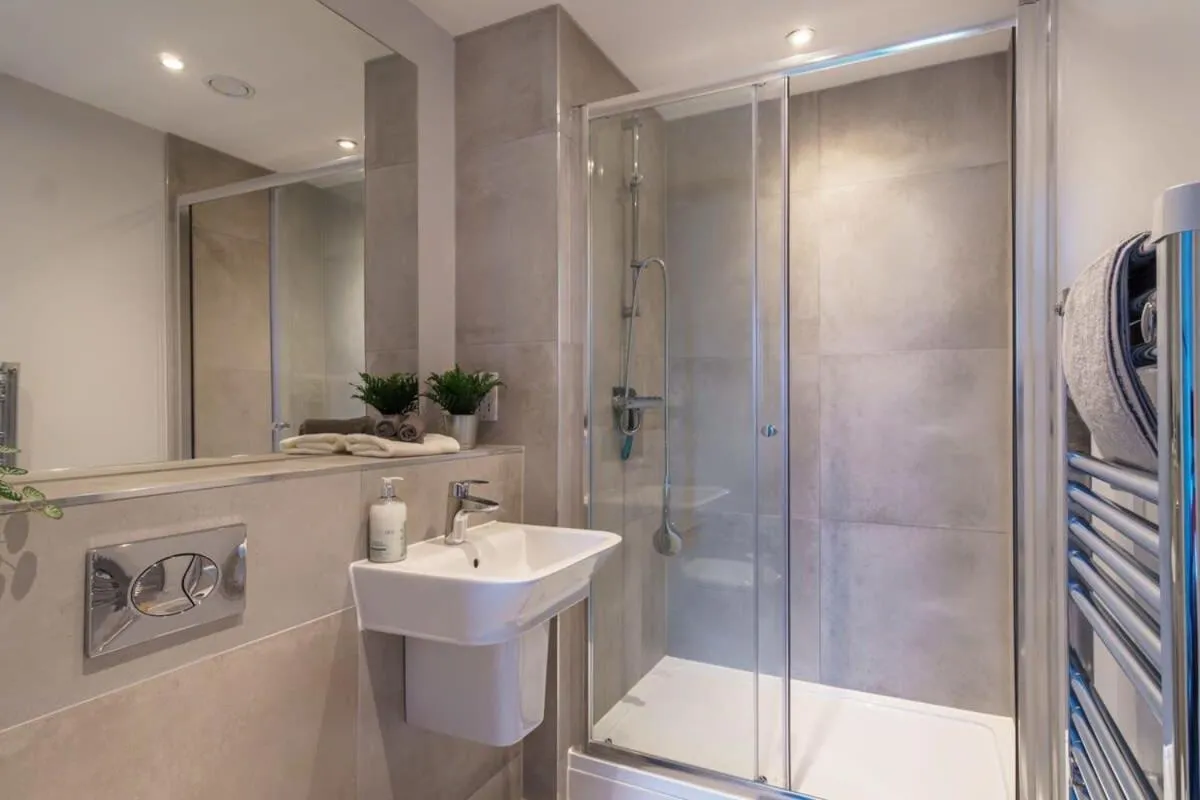Image 2 of Fantastic 3 Bedroom Manchester Apartment
