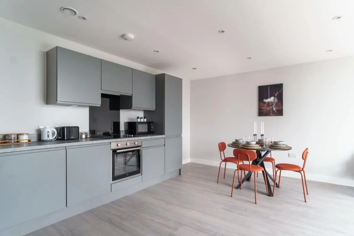 Image 3 of Fantastic 3 Bedroom Manchester Apartment
