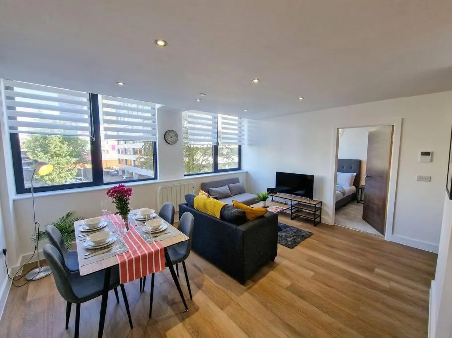 Image 4 of Free Parking: Old Trafford Apartment