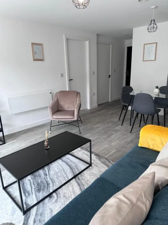 Image of Fresh 2Bed 2Bath Apartment 2mins drive to Man Utd Stadium