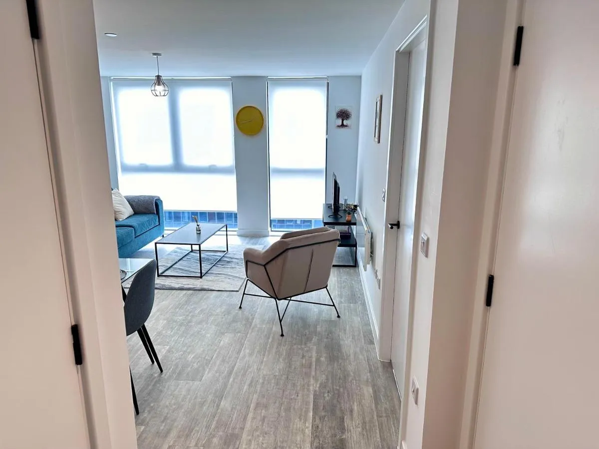 Image 2 of Fresh 2Bed 2Bath Apartment 2mins drive to Man Utd Stadium
