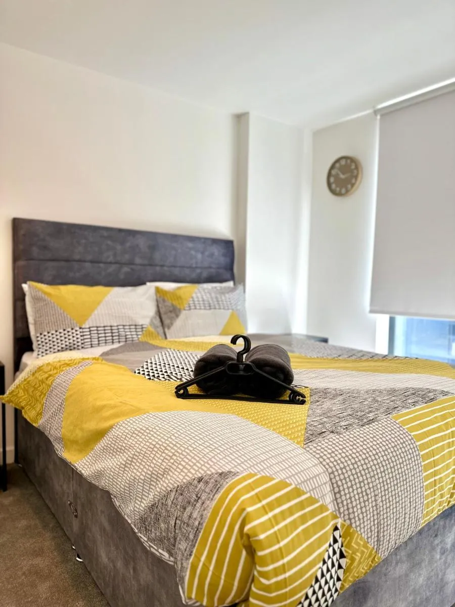 Image 4 of Fresh 2Bed 2Bath Apartment 2mins drive to Man Utd Stadium
