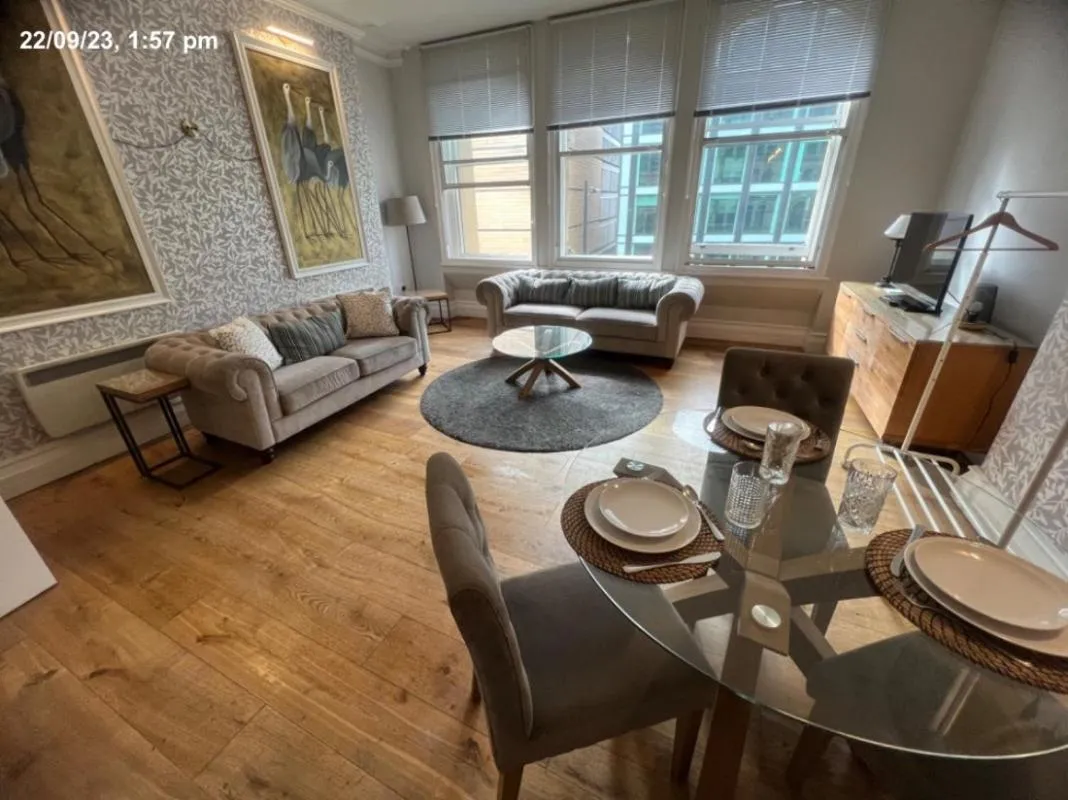 Image 2 of Gorgeous & Centrally Located 2BD Flat Manchester!