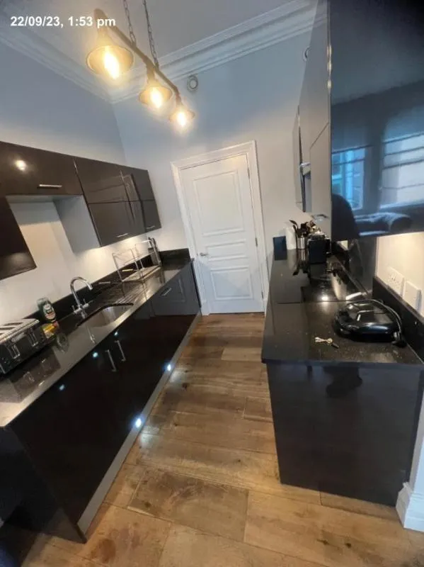 Image 3 of Gorgeous & Centrally Located 2BD Flat Manchester!