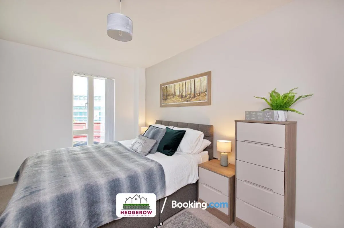 Image 1 of LAST MIN LONG-TERM 4GUESTS! ENJOY Modern,Minimal and ELEGANT Deluxe 2 Bed 2 Bath Manchester City Centre Apartment By Hedgerow Properties Limited ll
