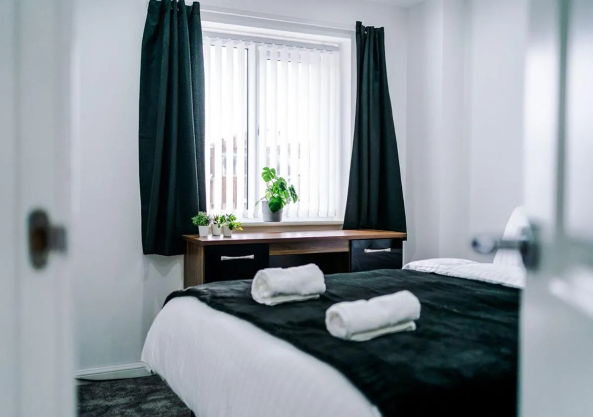 Image 5 of LUXURY 3 BEDROOM HOUSE Close to Manchester Center