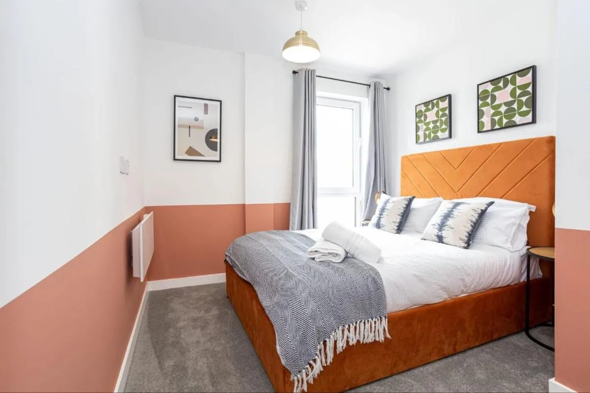 Image 1 of Lake view apartment 5 minutes to city center with free parking nearby