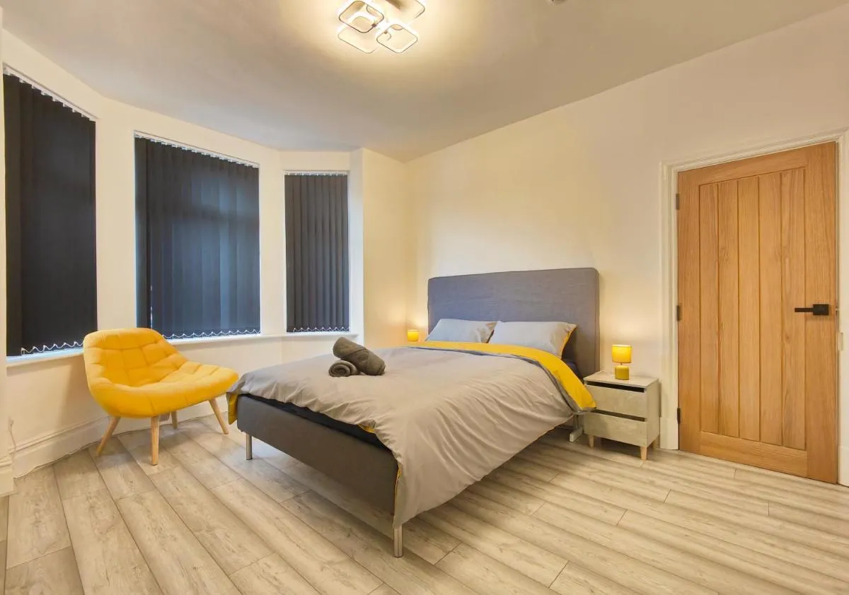Image 1 of Lindsay House – South Manchester Stylish Townhouse With Free Parking
