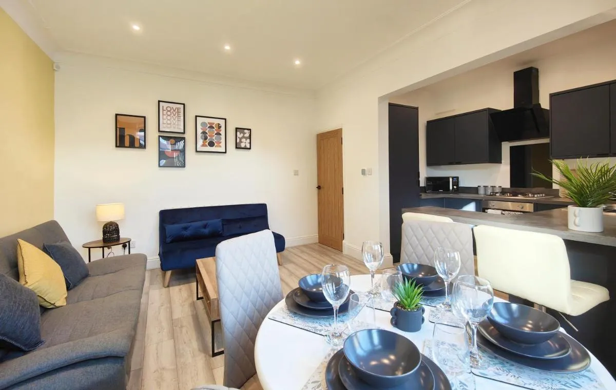 Image 3 of Lindsay House – South Manchester Stylish Townhouse With Free Parking
