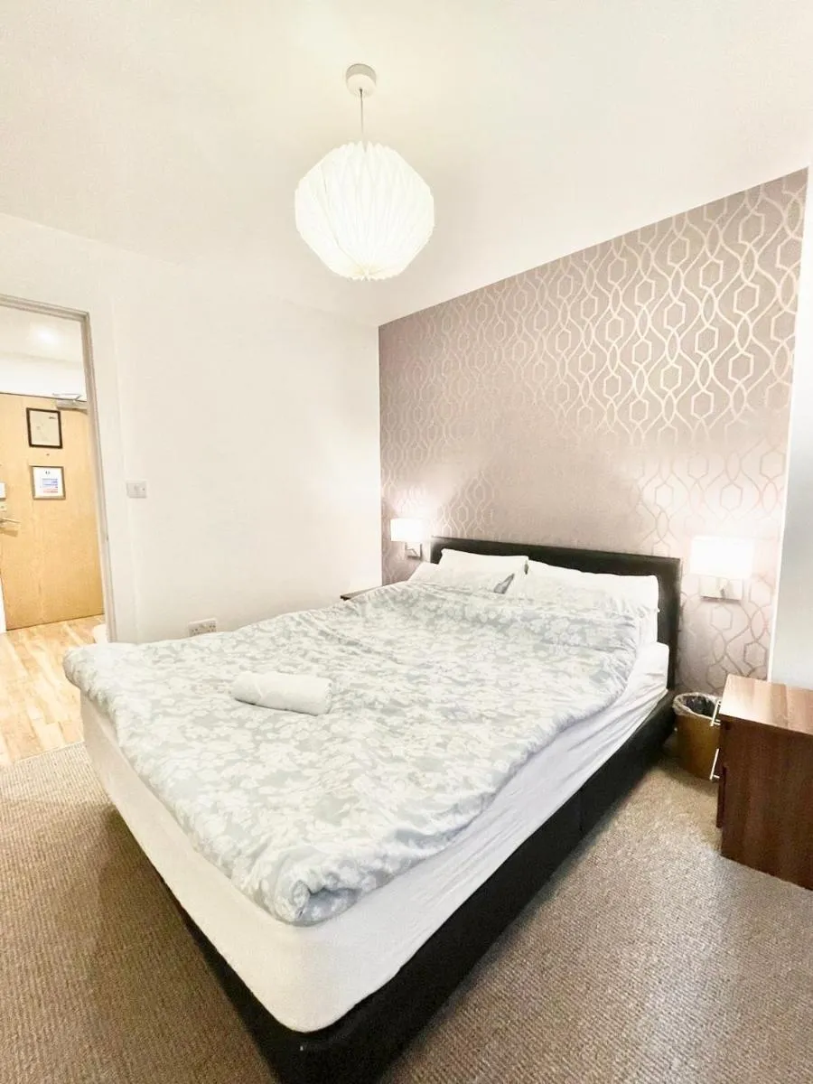 Image 3 of Lovely 2 – bedroom condo in Manchester City centre