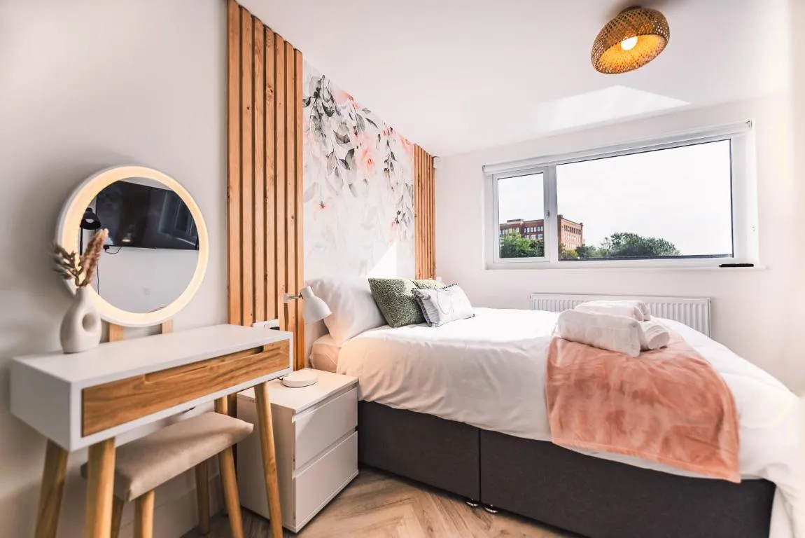 Image of Luxurious 3 Bed Home, Free Parking
