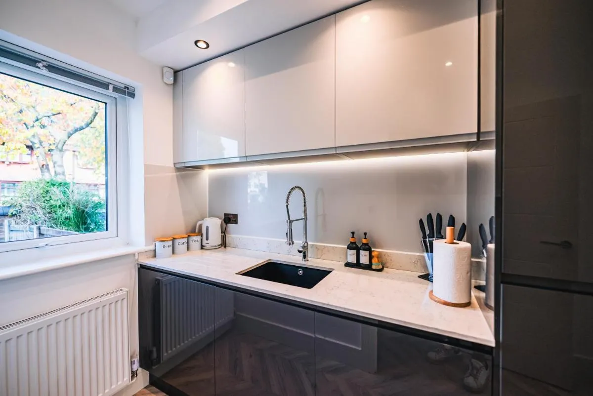 Image 2 of Luxurious 3 Bed Home, Free Parking