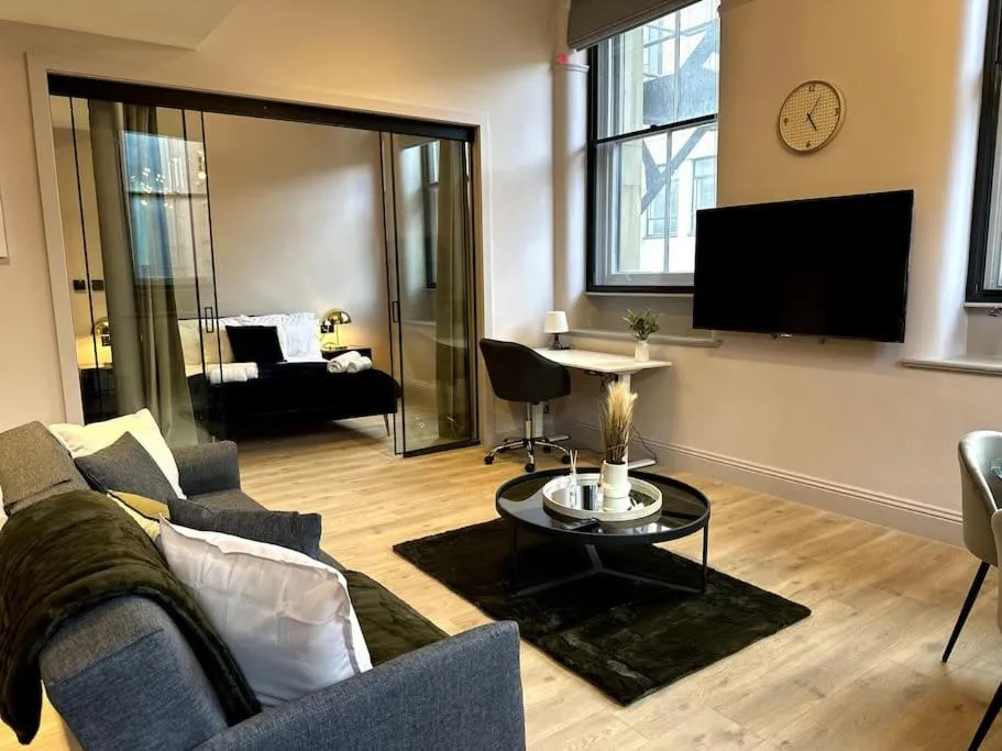 Image of Luxury 2BR Apt In City Centre