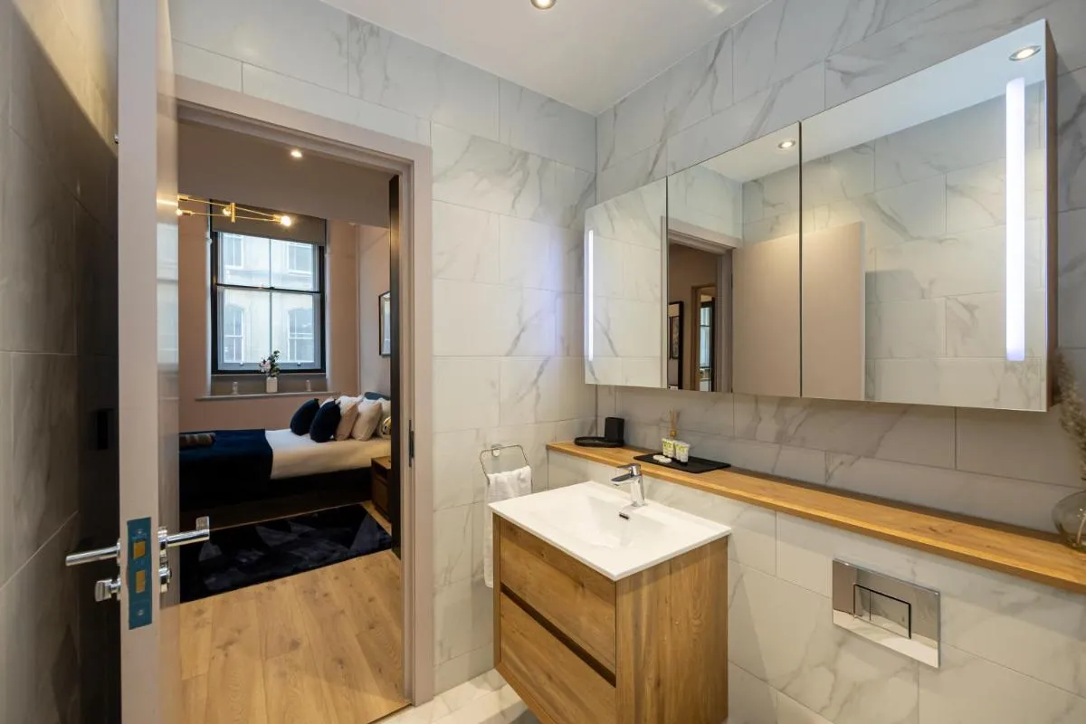 Image 6 of Luxury 2BR Apt In City Centre
