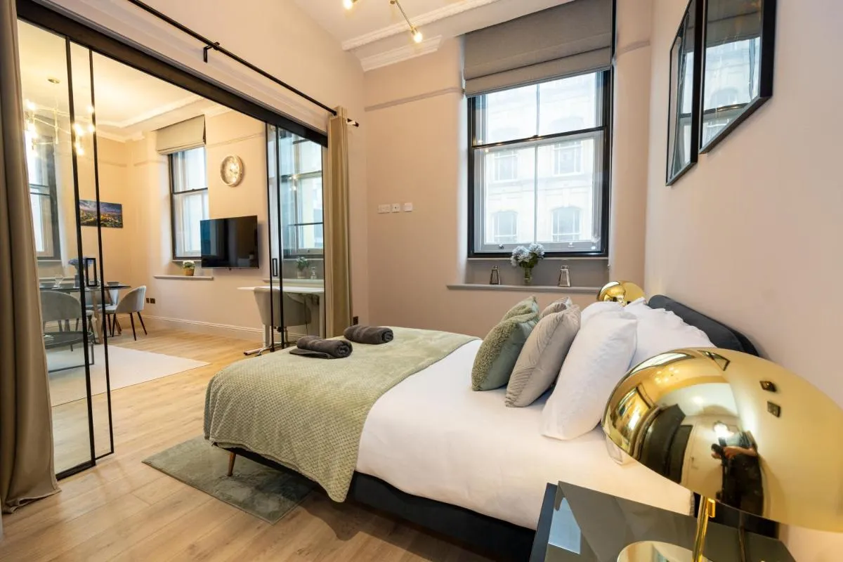 Image 1 of Luxury 2BR Apt In City Centre