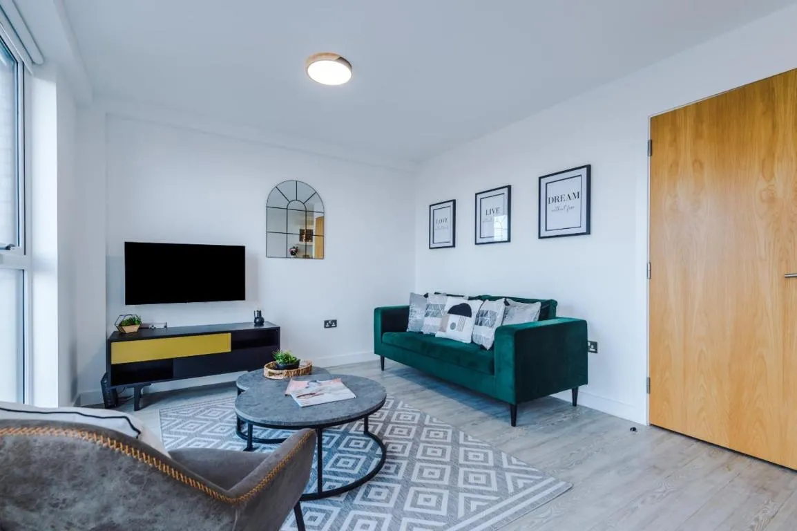 Image of Luxury 2 Bed Salford Quays Apartment – Central Location with FREE parking