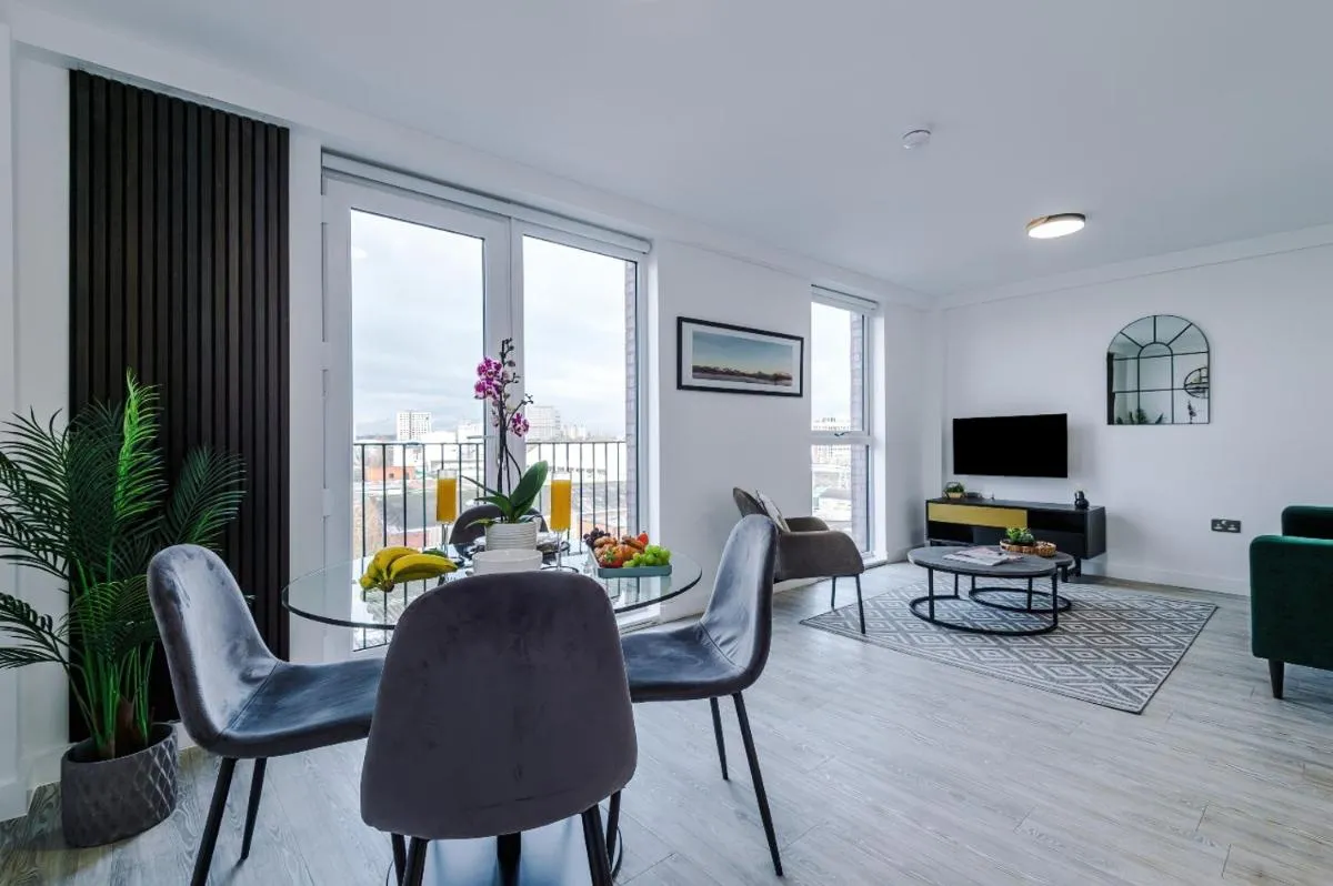 Image 4 of Luxury 2 Bed Salford Quays Apartment – Central Location with FREE parking