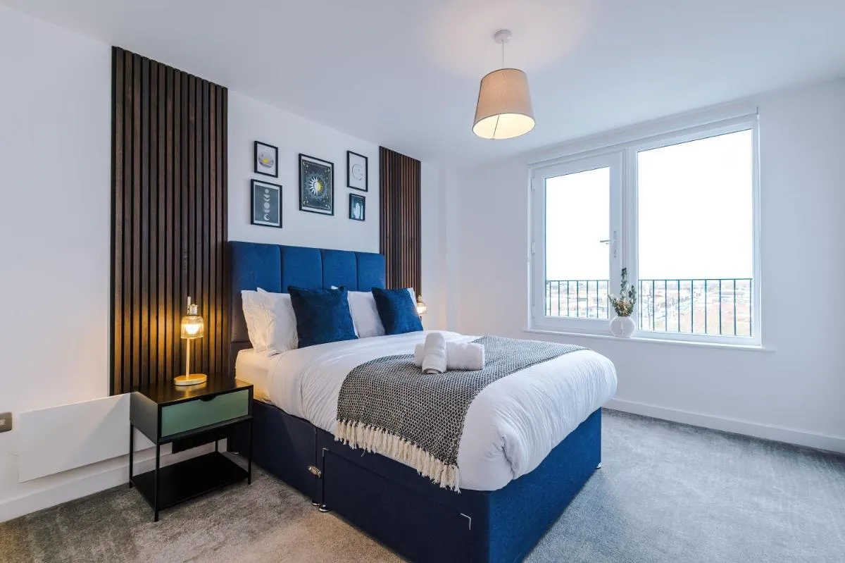 Image 1 of Luxury 2 Bed Salford Quays Apartment – Central Location with FREE parking