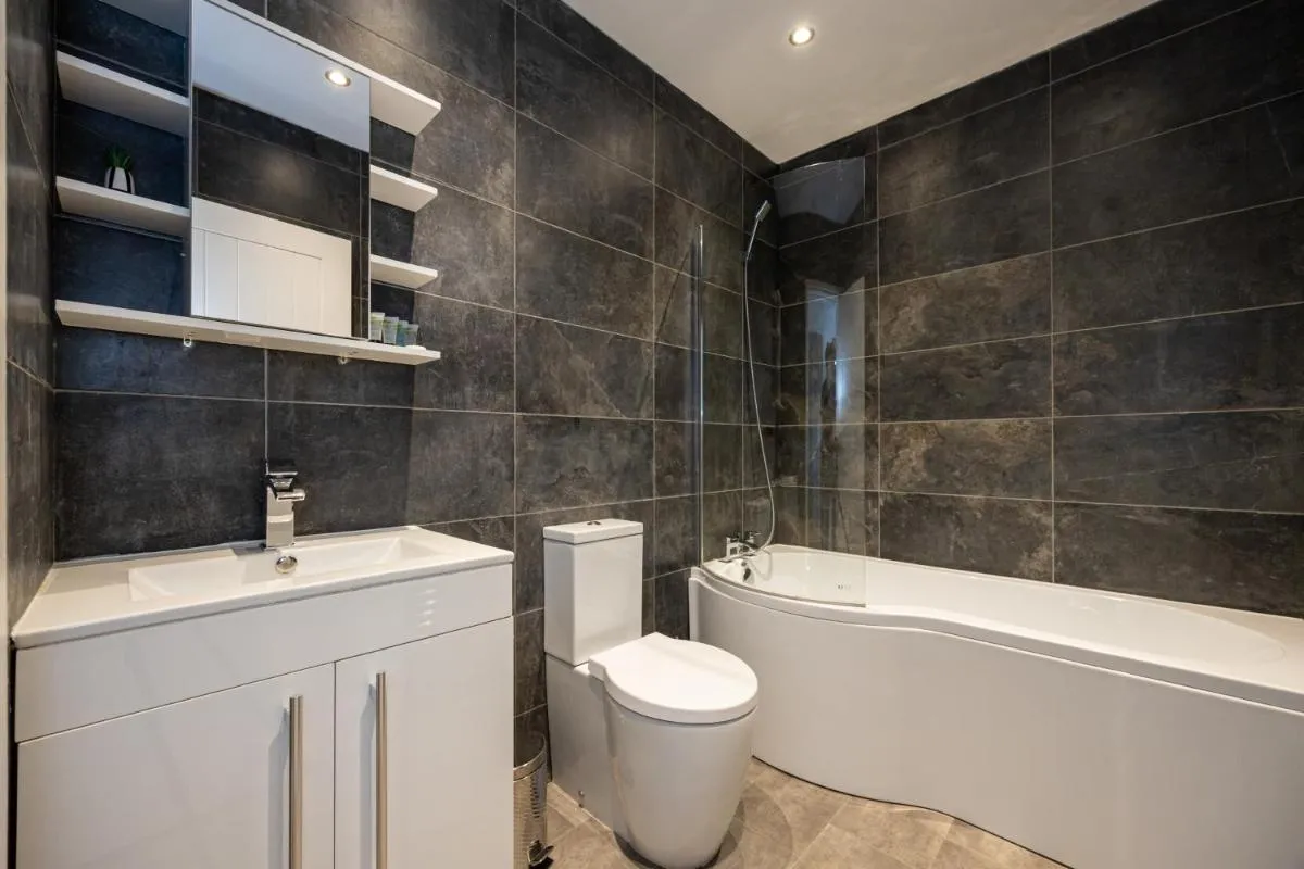 Image 2 of Luxury 2 Bedroom Apartment In Chorlton