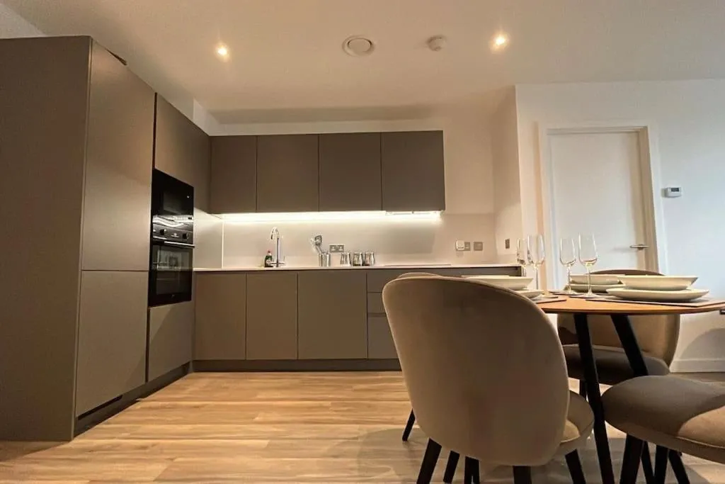 Image 3 of Luxury 2 Bedroom Apartment in Manchester