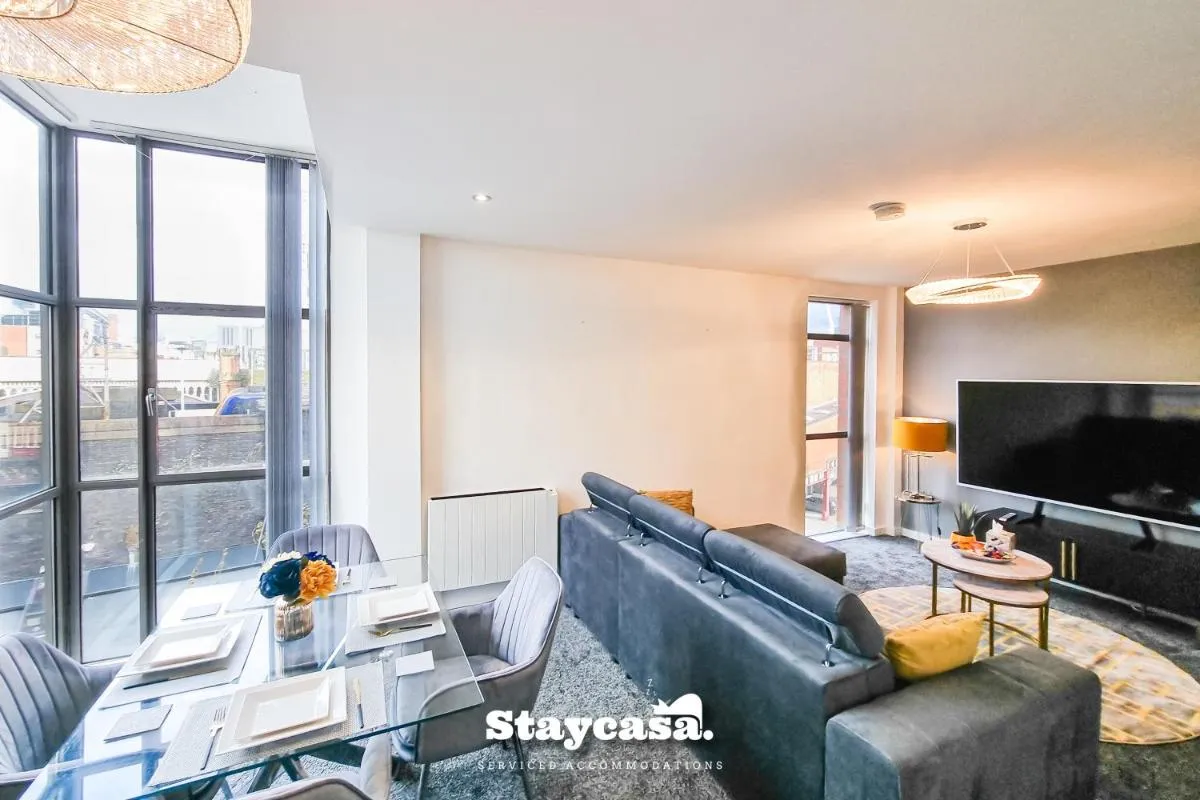 Image 1 of Luxury 2bdr Flat With Canal View & Free Parking