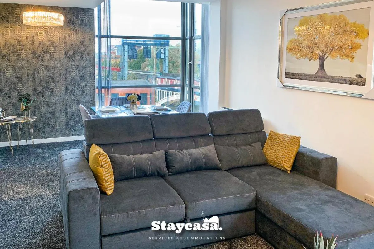 Image 2 of Luxury 2bdr Flat With Canal View & Free Parking