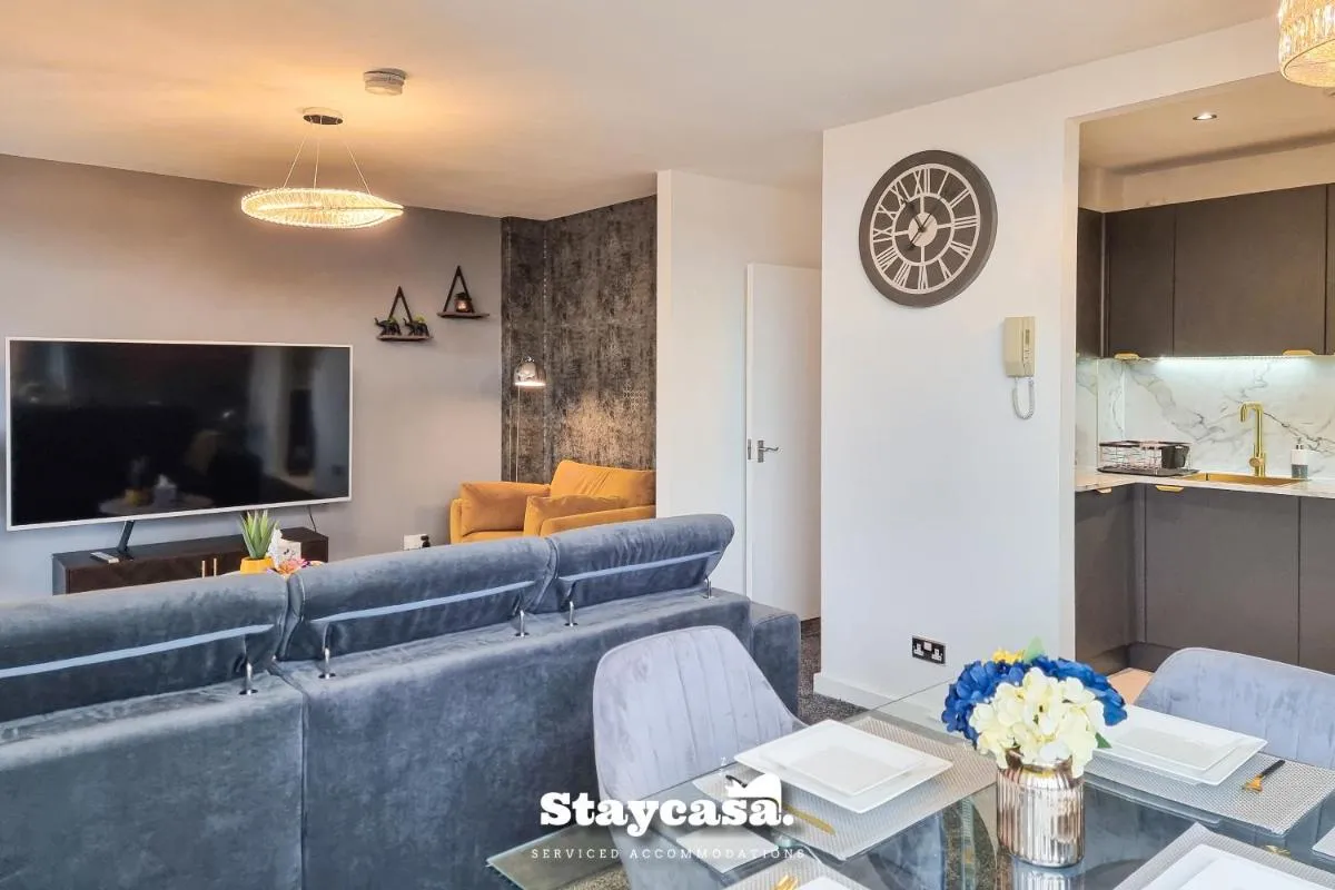 Image 3 of Luxury 2bdr Flat With Canal View & Free Parking