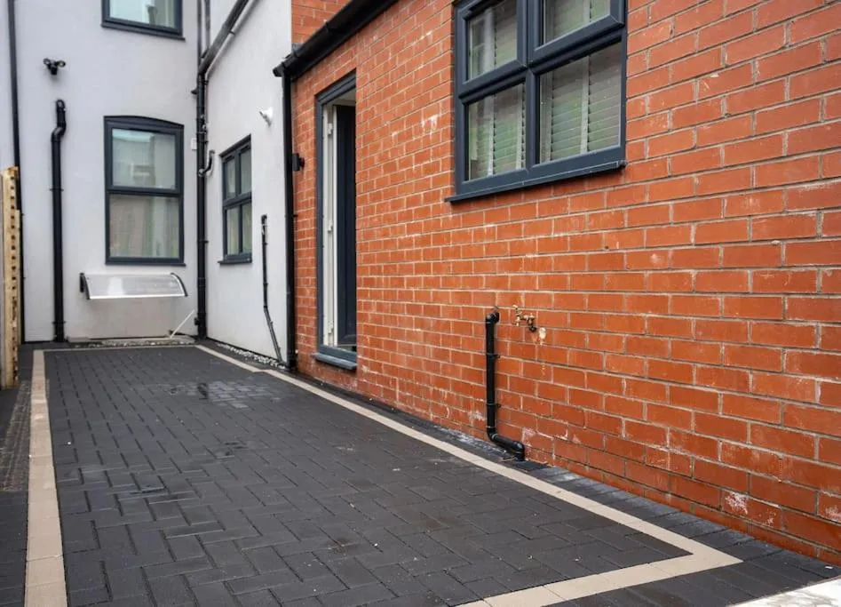 Image 5 of Luxury 6 Bed near city centre with Cinema Room & games room plus 5 bathrooms