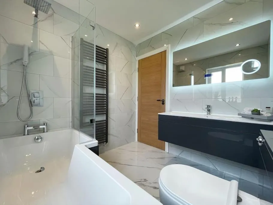 Image 2 of Luxury 7 Bedroom House in Didsbury, Manchester