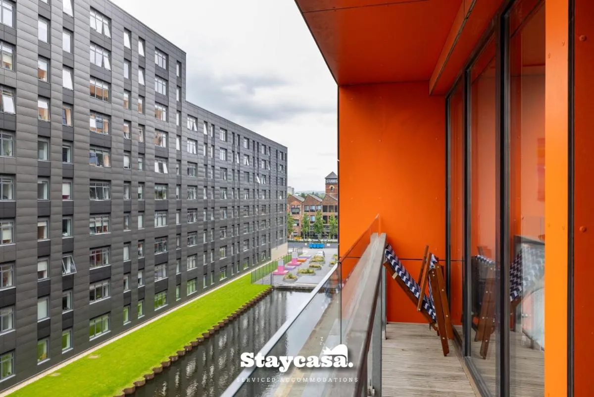 Image 5 of Luxury Haven Double Balcony Apt With Canal View