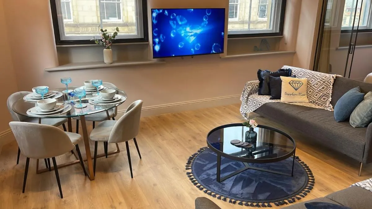 Image 4 of M1 City Centre 3 Bed 3 Bath Luxe Penthouse