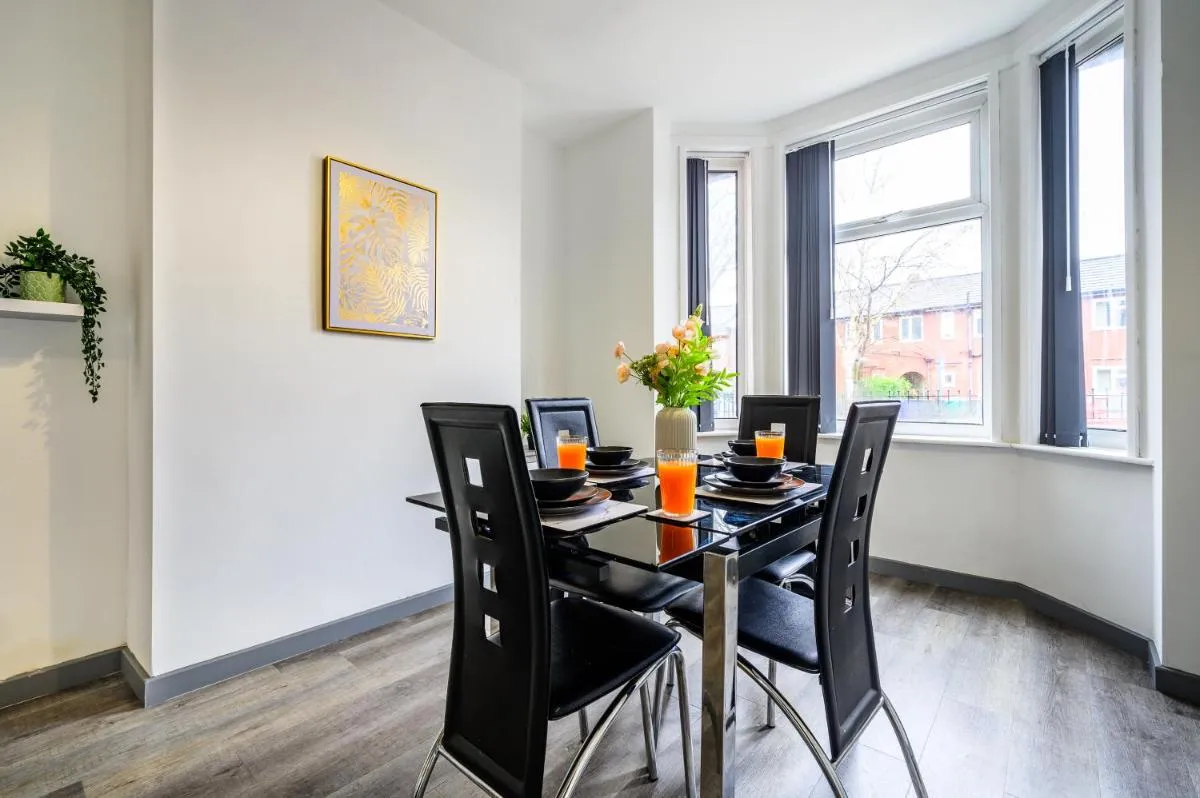 Image 3 of Manchester Serviced Accommodation NorthernNightzzz – The Park