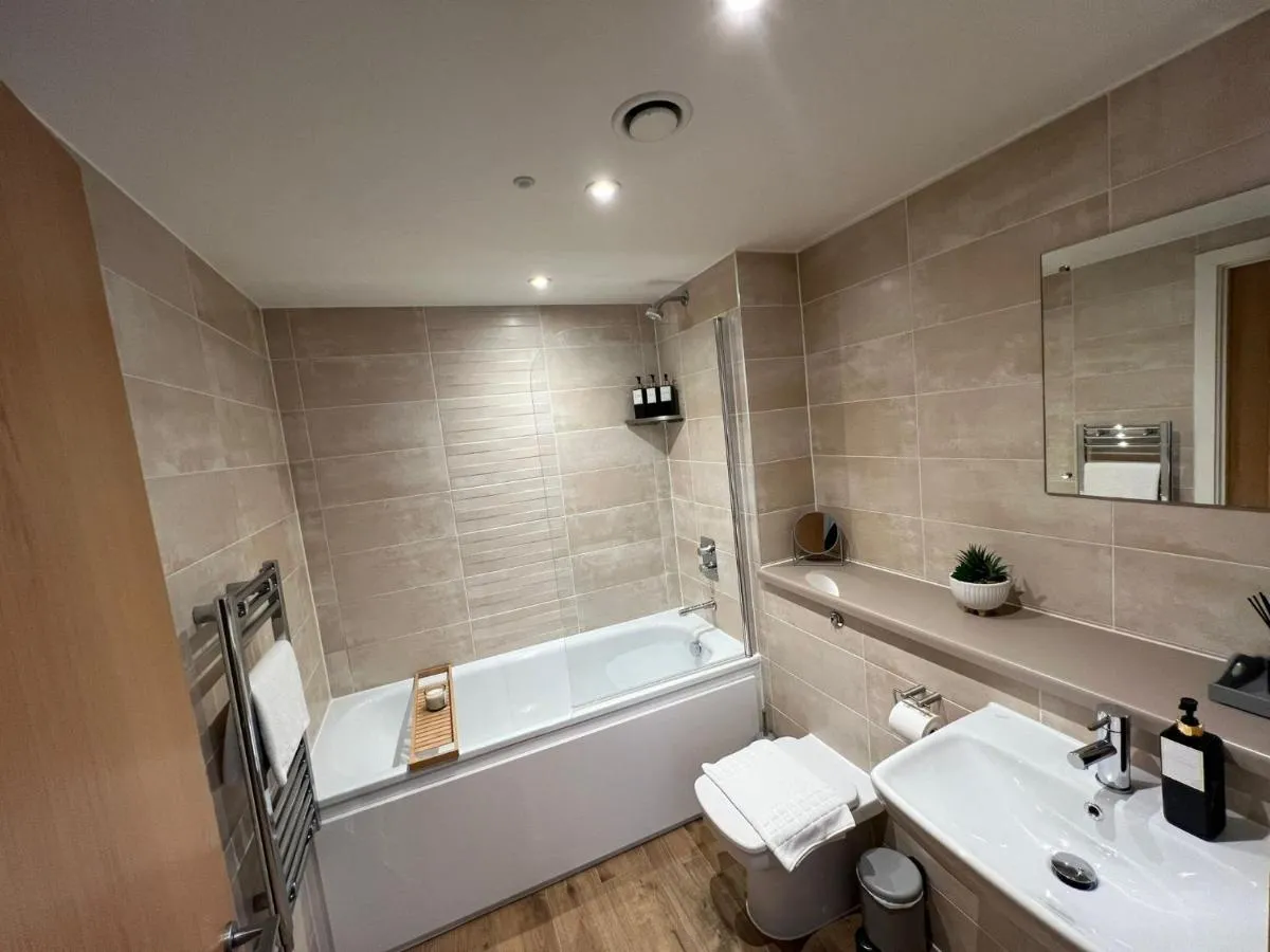 Image 2 of Manchester Waterside Retreat