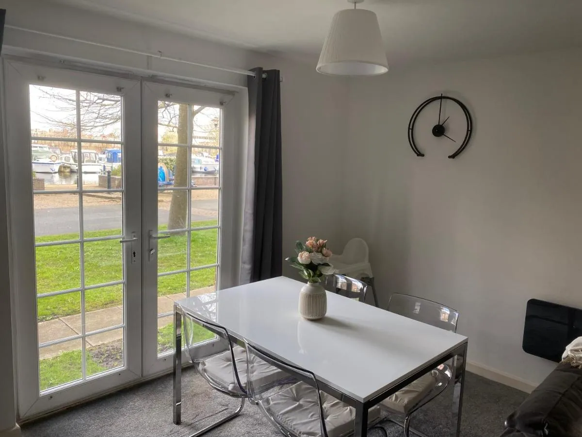 Image 3 of Marine Viewing 2 bedrooms flat