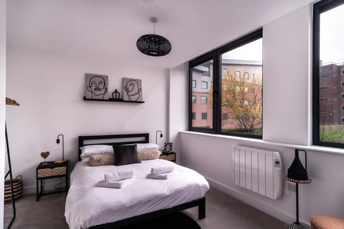 Image 1 of Modern 1 Bed Old Trafford Apartment