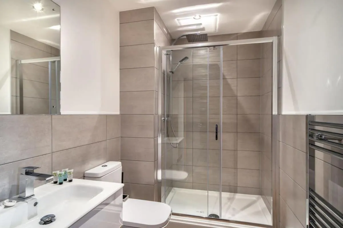 Image 2 of Modern 1 Bed Old Trafford Apartment