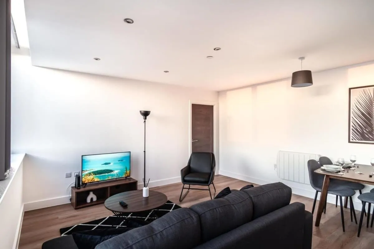 Image 4 of Modern 2 Bed Apartment with Views by Old Trafford