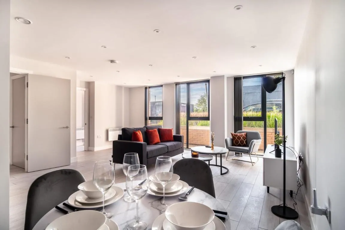 Image of Modern 3 Bedroom Manchester Apartment
