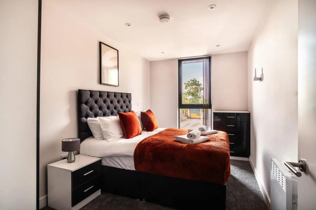 Image 1 of Modern 3 Bedroom Manchester Apartment
