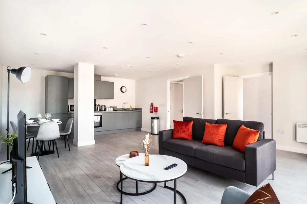 Image 3 of Modern 3 Bedroom Manchester Apartment