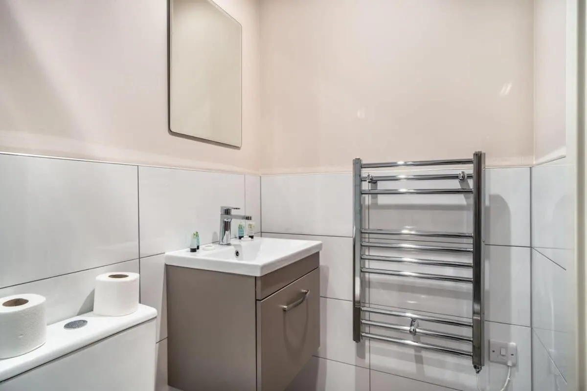 Image 2 of Modern & Bright 2 Bed Apartment in Manchester